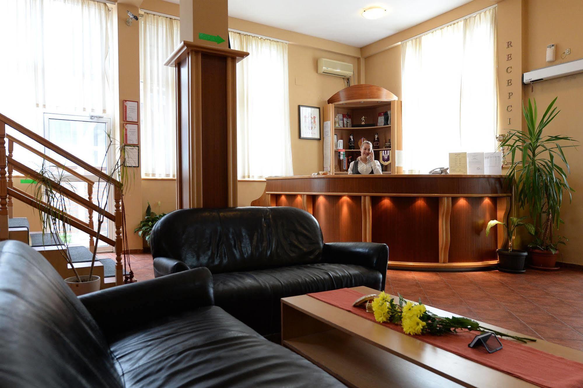 Hotel Slodes Belgrado Esterno foto
